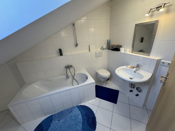 Badezimmer mit Wanne von innen