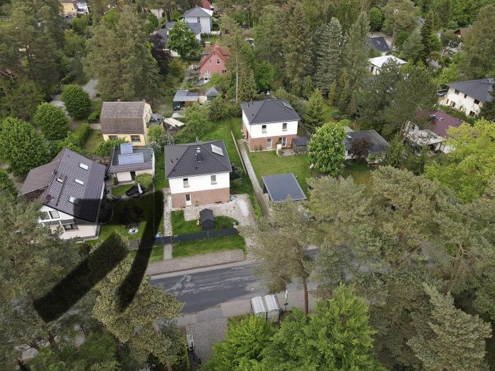 EFH Thälmannstr. 38 - fast neu - 4 Zimmer - 133 qm - Garten - Kita + Seenähe - provisionsfrei – Luftaufnahme