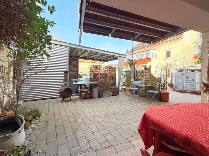 Renoviertes Einfamilienhaus mit Balkon, Carport und flexiblen Nutzungsmöglichkeiten – Außenbereich vor dem Anwesen