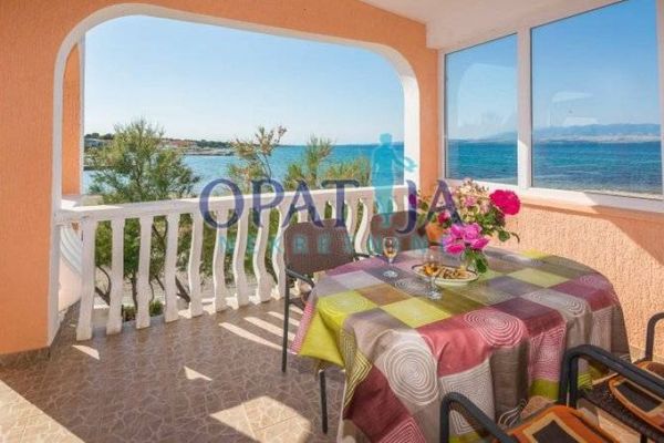 Vir - Haus mit 4 Apartments, erste Reihe zum Meer