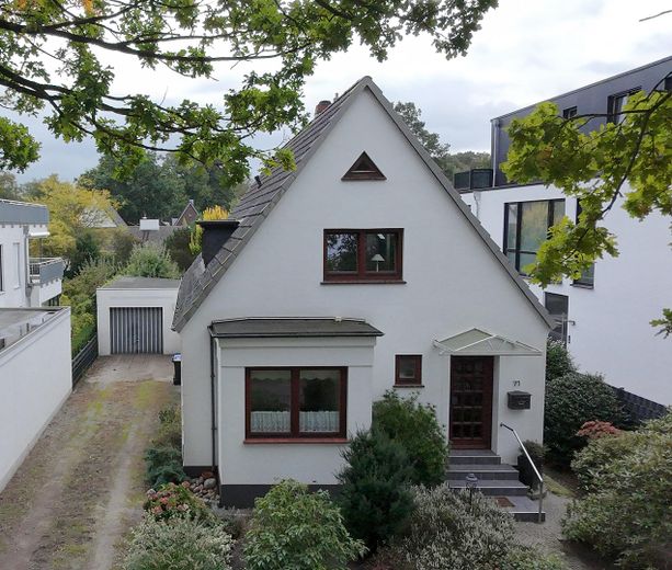 Großzügiges Einfamilienhaus mit viel Potenzial - provisionsfrei – Frontansicht