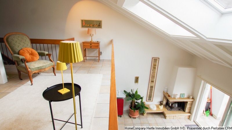 Spacieuse maisonnette au design loft très lumineux et ouvert, avec grand balcon ainsi qu’un mobilier vintage élégant, pour 3 à 12 mois à proximité immédiate du Lorettoberg, dans le quartier de Wiehre à Fribourg – 91f12270185c9ed2a0e84baf3810c6afc5e37416.jpg