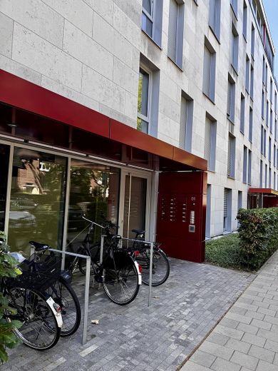 Penthouse met sauna, open haard, SmartHome, 2 TG-plaatsen direct bij het St. Franziskus-hospital – Hauseingang