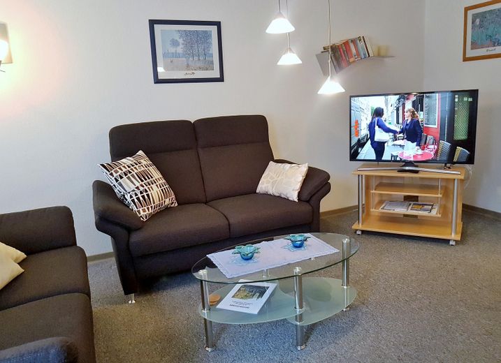 Güvenli sermaye yatırımı: Popüler bir tatil bölgesinde tam mobilyalı daire. – Wohnzimmer mit TV