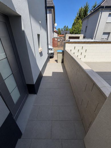 Kernsanierte 1 Zimmer Wohnung mit großer Terrasse – Eingangsbereich
