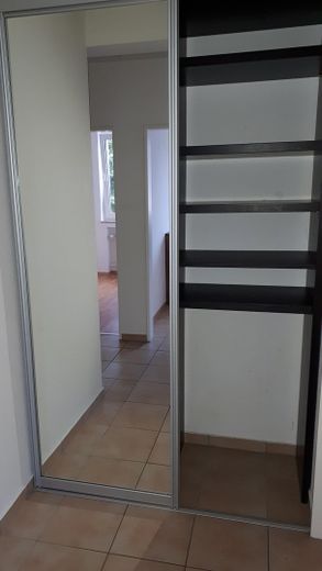 MFH Ratingen Mitte, 14 Wohnungen 790 qm Wfl., 6 Garagen, 3 Stellplätze – Whg. re., Einbauschrank