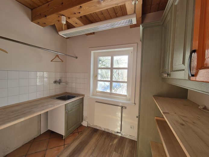 Landhaus mit Wintergarten und viel Nebengelaß wahlweise mit 2,8ha Wald dahinter – EG Küche Nebenraum Speisekamme