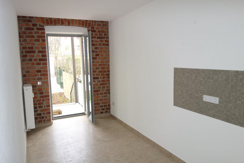 Abitare con stile in una casa a risparmio energetico – Küche mit Zugang zum Garten