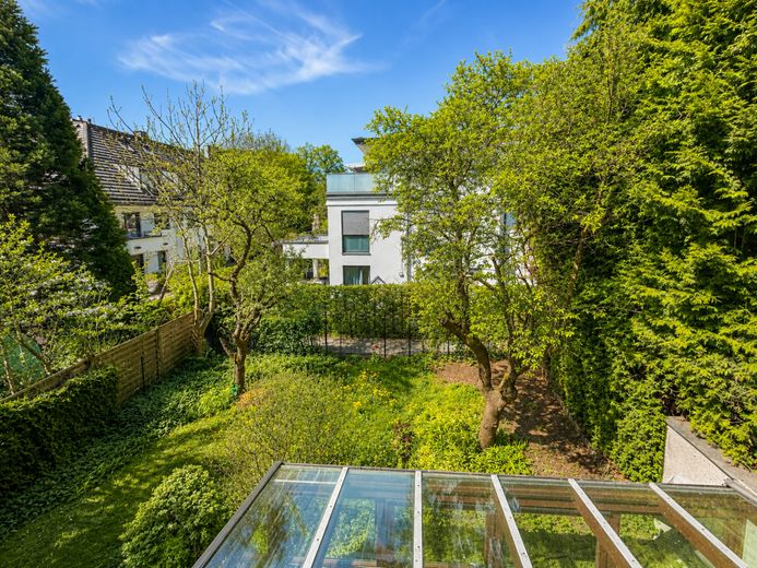 Quietly located semi-detached house with fireplace, conservatory &amp; garden idyll – Garten