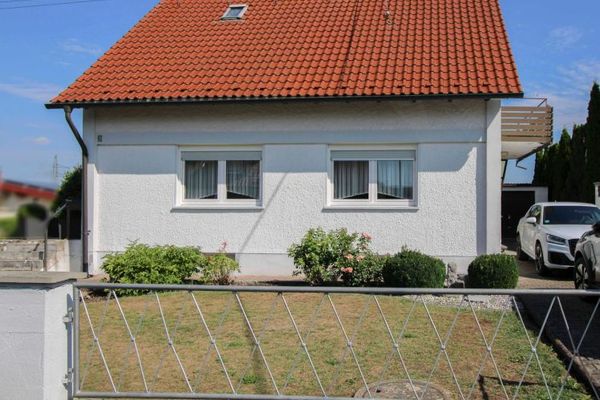Gepflegtes Einfamilienhaus an Feldrandlage mit schönem Garten in Neu-Ulm Finningen