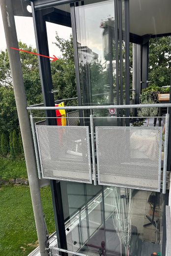 Balkon (Schiebetüren geöffnet)