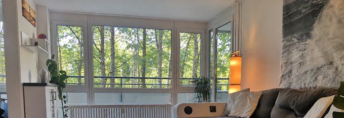 2.5-room apartment with forest view | Attractive investment opportunity – Wohnzimmer