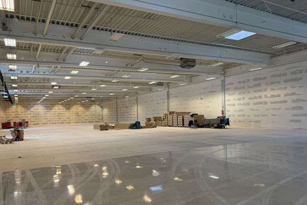 Elevato afflusso di clienti garantito! Spazio commerciale di prima categoria a Selb (negozio di bricolage con garden center presente) - senza barriere architettoniche