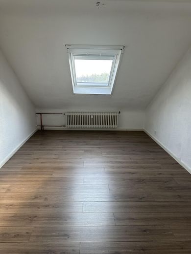 Acogedor piso de 3 habitaciones en planta ático – Schlafzimmer 2