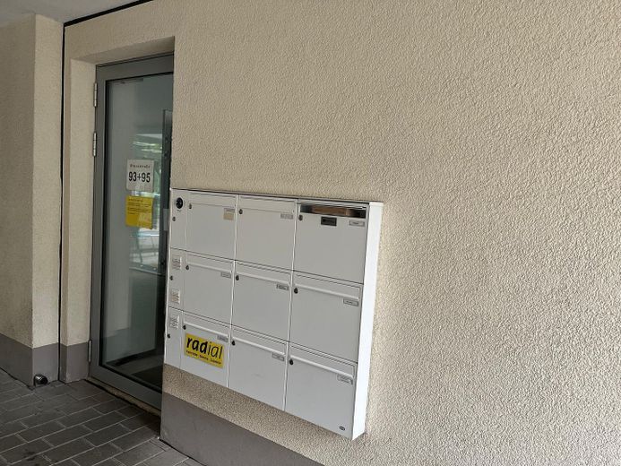 Eingangsbereich Gebäude