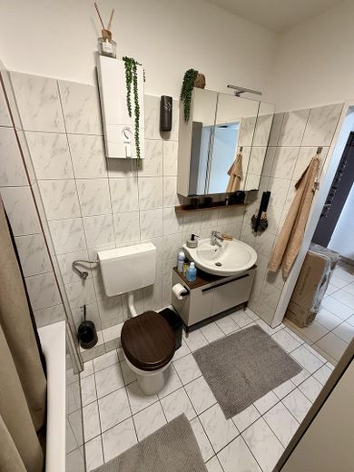 Gut geschnittene 2-Zimmer-Wohnung mit Balkon & Einbauküche in zentraler Lage von Pulheim – Badezimmer