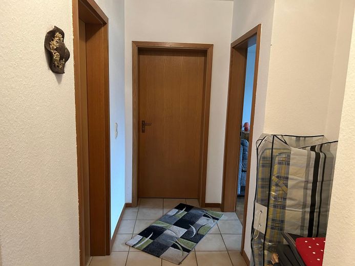 Casa unifamiliare ben tenuta con grande potenziale e terreno edificabile aggiuntivo a 54570 Neroth – Flur Keller