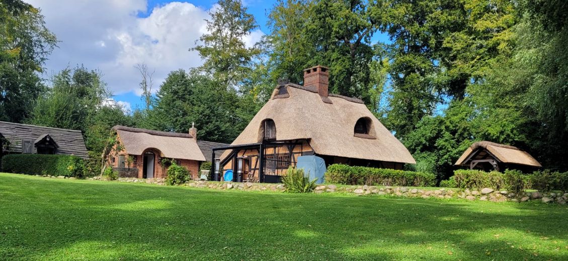 Reetdach - Anwesen in Alleinlage, 7315 qm Parkgrundstück Reetdachhaus See Teich Haus Reetdachkate – Foto 3