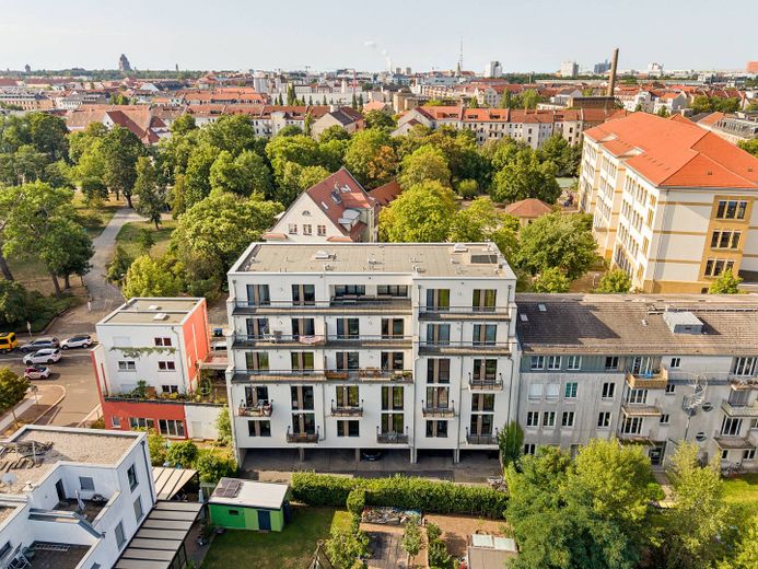 ** Modernes, vollmöbliertes 1-Zimmer-Apartment mit EINBAUKÜCHE und gemeinschaftlicher DACHTERRASSE ** – Außenansicht III