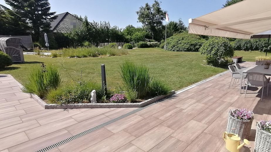 Angelegte Terrassen und Beete