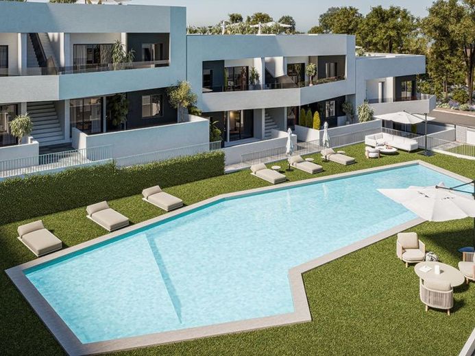 Komfortable Erdgeschoss-Wohnungen mit 3 Schlafzimmern, 2 Badezimmern, privatem Garten und Gemeinschaftspool – Foto 1