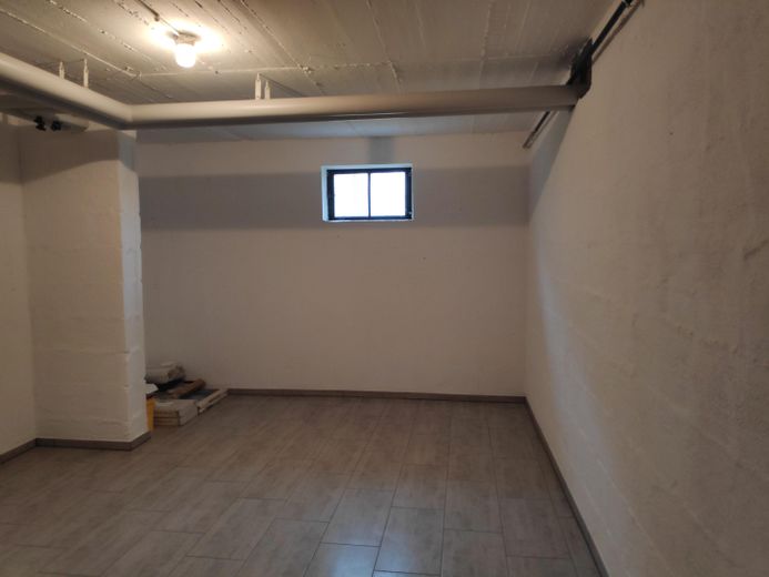 Appartamento al piano rialzato a Neuhausen, 3 1/2 locali, completamente ristrutturato, cucina componibile, Internet 1 Gb/s, 800 m fino alla S-Bahn – Foto 20