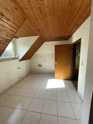 Wittlich-Gladbach -- 4 Zimmer DG-Wohnung (ca. 96 m²) zur grosszügigen Entfaltung -- – 11a Küche