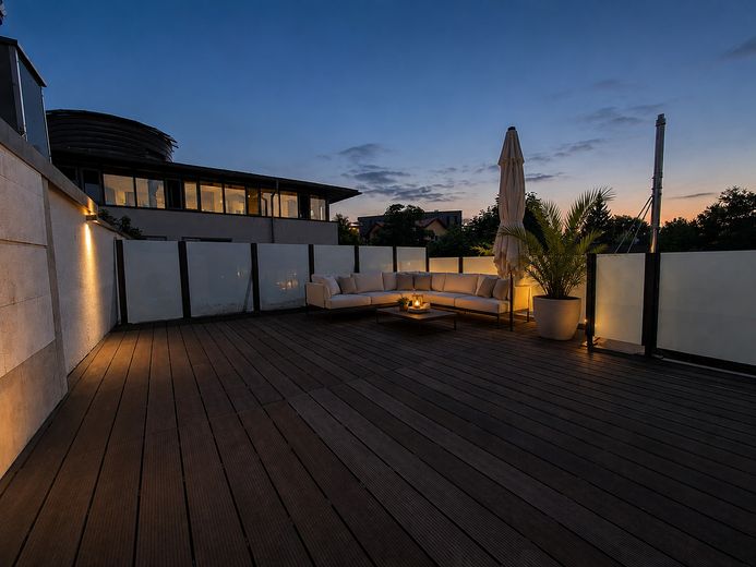 Casa nella casa con piscina, terrazza sul tetto e ascensore privato - Traunstein – Dachterrasse am Abend