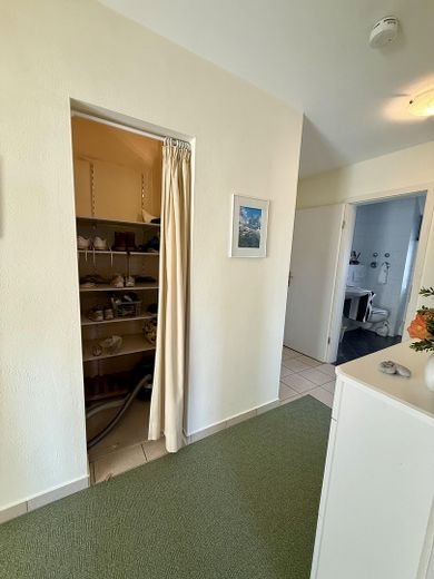 Un chez-soi ensoleillé avec balcon exposé sud - Appartement de 2 pièces à occuper soi-même - Sans commission – Flur2