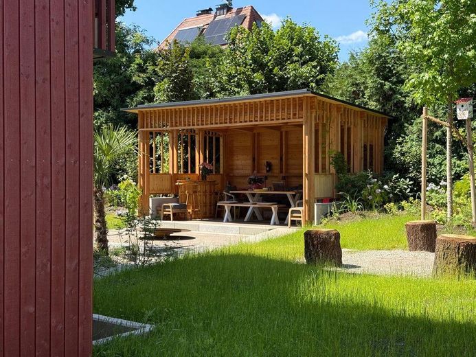 2-Zimmer-WHG komplett ausgestattet, 2-room APP comfortably furnished, Munich Westpark, Metro U6 – Garden lounge