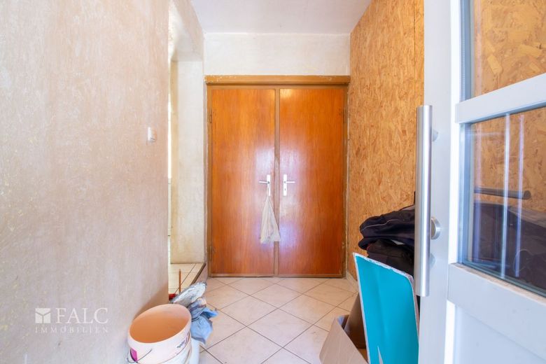 Handwerker aufgepasst - 2 Häuser zum Preis von einem! – Diele