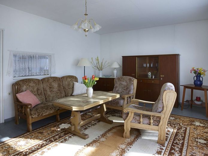 Haus mit 5 Zimmern, Wintergarten und vieles mehr – Wohnzimmer