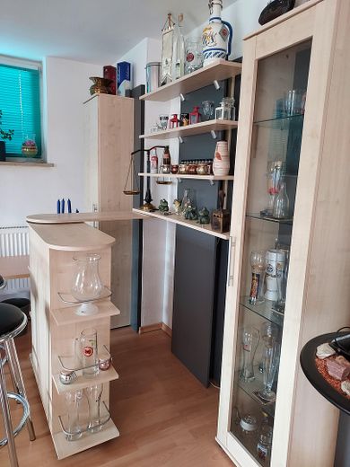 Casa pareada con cochera cubierta – Ausziehbare Bar