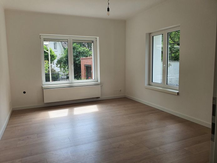 Traumhafte 3 Zimmer EG Wohnung mit Doppelgarage zu vermieten – Arbeitszimmer 