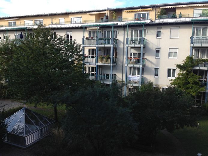 شقة أنيقة من غرفتين بالقرب من محطة مترو U3 آيدنباخشتراسه – Blick in den Hinterhof
