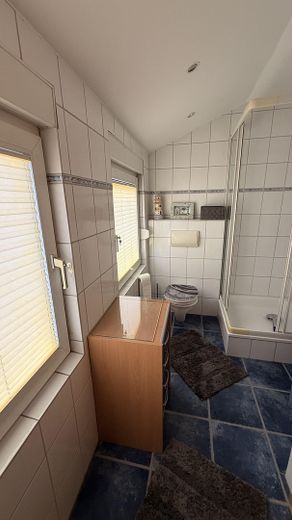 Dachgeschoss: Badezimmer