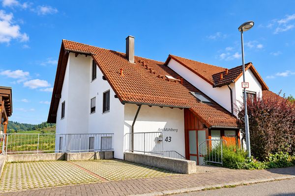 İki katta yaşam – yüksek kaliteli donanıma ve 3 park yerine sahip dubleks daire