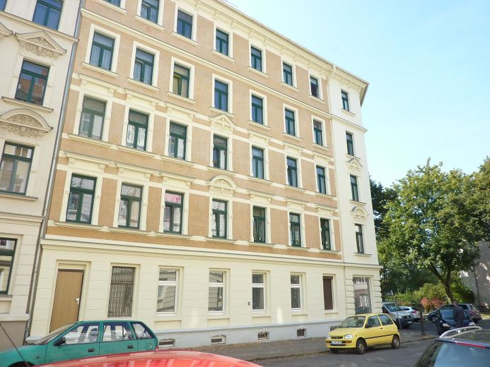 133 mq, spaziosa unità commerciale come superficie per negozio/ufficio o opzione abitativa in condominio plurifamiliare ristrutturato – Fassade 2