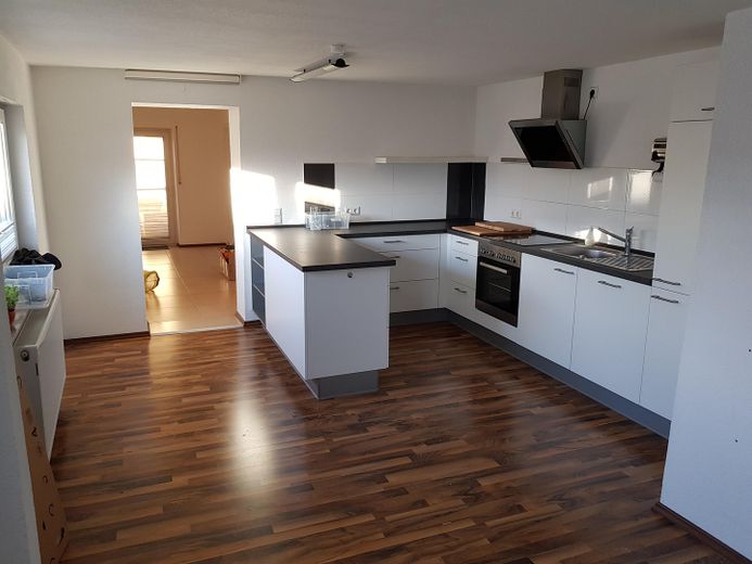 Langenau Göttingen Provisions FREIE 3,5 Zimmer Wohnung 2 OG Letzte Wohnung – Küche Beispiel Bild