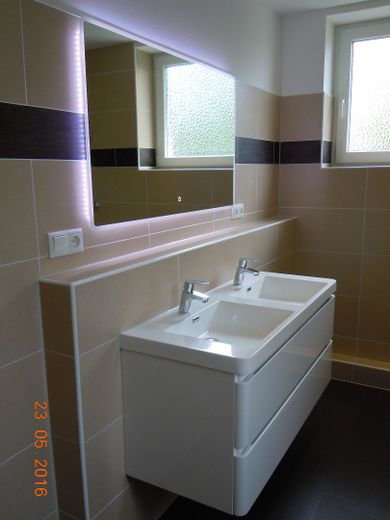 Bad mit Doppelwaschtisch