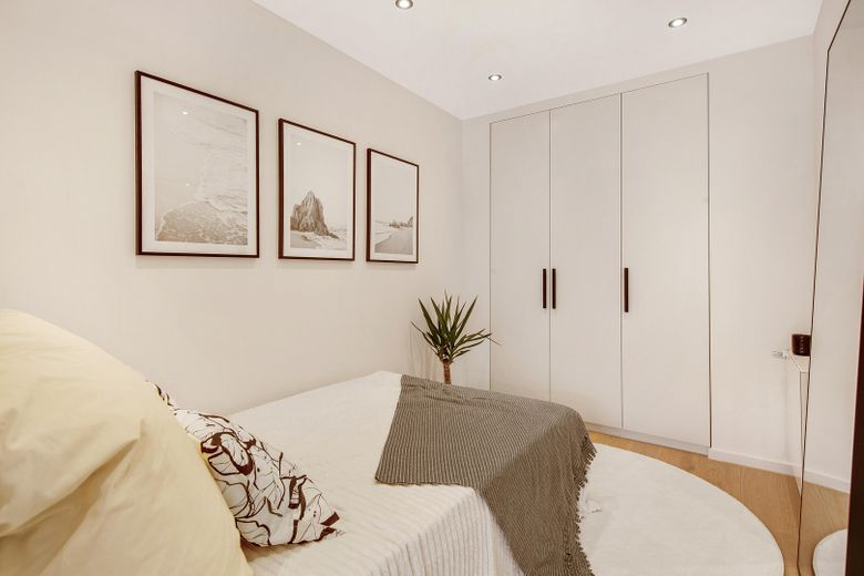 Erstbezug nach Kernsanierung: Exklusive Designerwohnung mit EBK, Balkon & TG-Stellplatz – Schlafzimmer