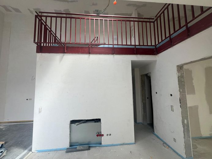 NEW-BUILD FIRST OCCUPANCY 2-room gallery apartment in Nuremberg with balcony / underfloor heating / duplex garage – 8_TV-Wand
