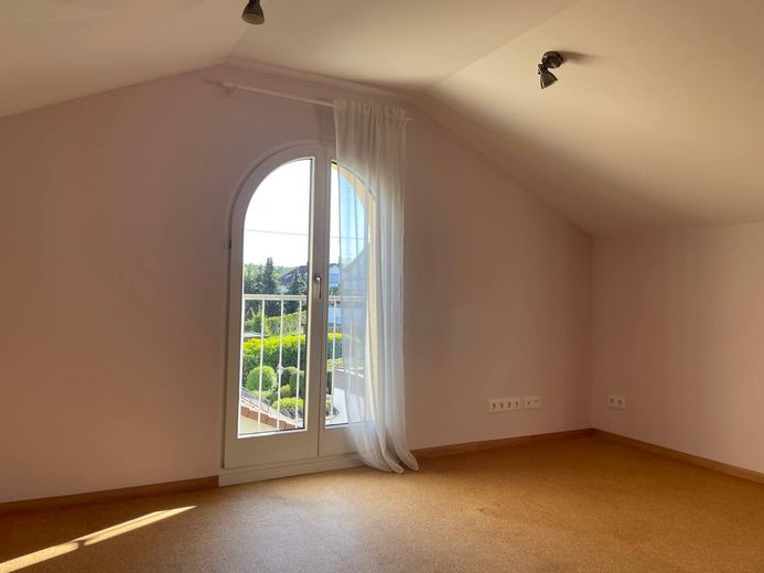 Appartamento mansardato di 3 locali in posizione da sogno, come nuovo, anche come investimento a Wi-Bürg – Foto 11