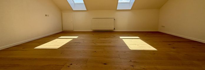 Appartamento di 3 locali completamente ristrutturato con balcone, parquet in legno massello e posto auto duplex – Zimmer 1