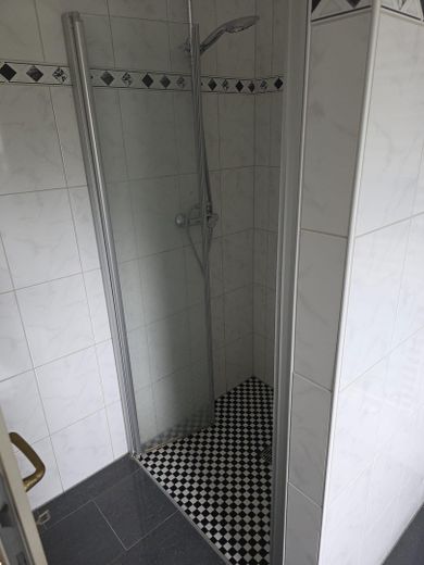 Dusche im Bad