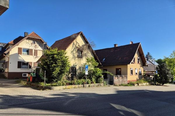 2 WOHNHÄUSER IM PAKET: VIEL PLATZ MIT WERKSTATT
