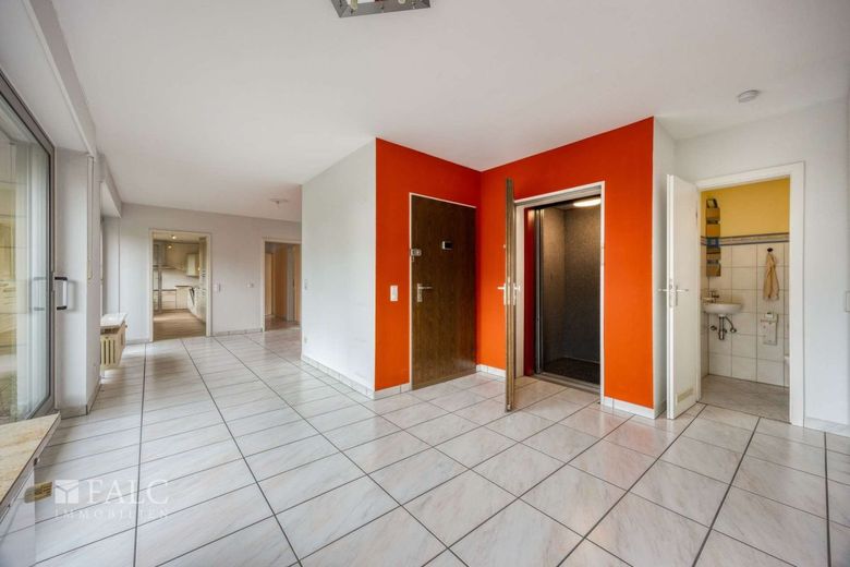 Penthouse a Köln-Weiden - ascensore, garage sotterraneo e fantastica terrazza sul tetto – Flur