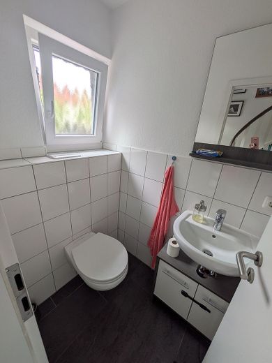 Einziehen und aufblühen: modernisiertes 5,5 Zimmer Reihenhaus mit Garten & Terrasse – provisionsfrei – Foto 8