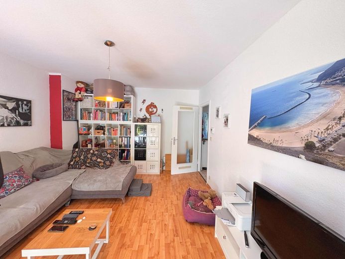 CITYHOUSE: Attraktive 2-Zimmer-Wohnung mit Balkon - ab 09/2026 frei nutzbar – Wohnzimmer