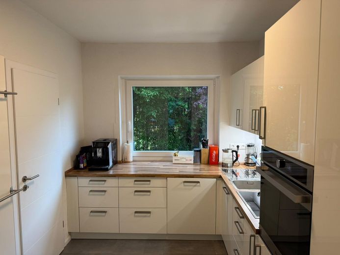 Gerenoveerde eindwoning met kelder en verbouwde zolder – Küche